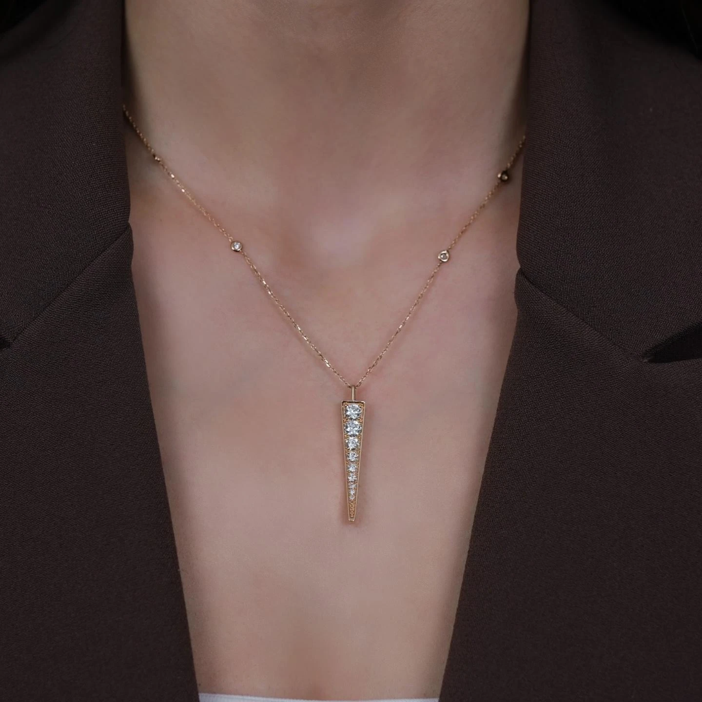 1.24 Karat Pırlanta Üçgen Tasarım Kolye - 14 Ayar Rose Altın